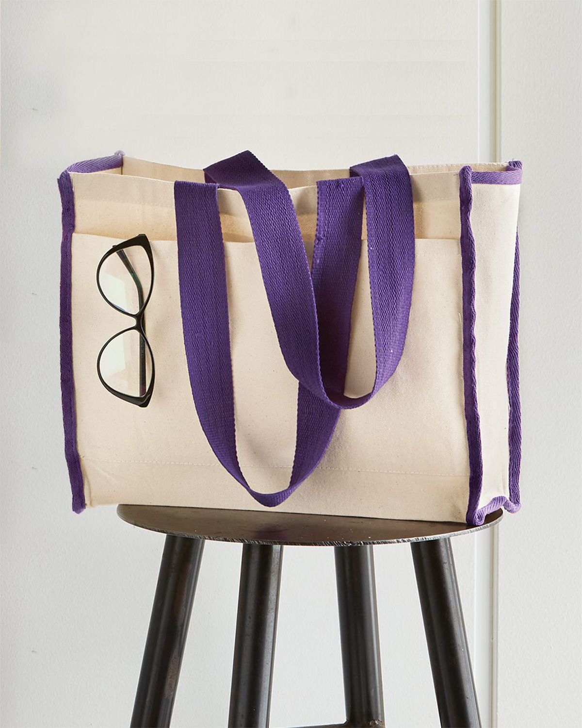 q-tees q1100 14l tote with contrast-color handles