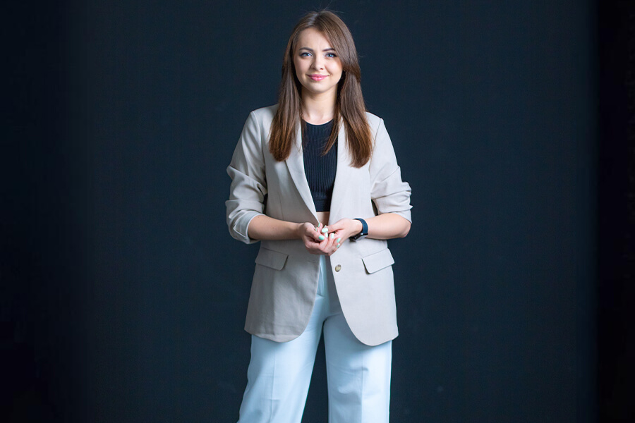 corporate casual attire for females